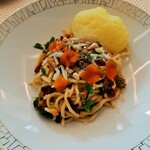 SALONE TOKYO - あんこうのラグーにブロード・ディ・ペッシェを合わせたソースは、魚介の旨味が炸裂♪ドライトマトやケイパー、羊のペコリーノチーズや香ばしい松の実などイタリアンならではの風味や旨味が華やか