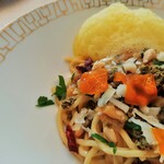 SALONE TOKYO - もちもちした独特のコシと歯切れ良さの虜になるカラヒグ麺♪あんこうのラグーにケイパーやドライトマト、さらに泡とゼリーの2種類のサフランが絶妙のアクセント