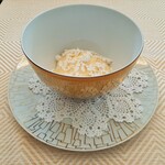 SALONE TOKYO - 可憐なレース編みが映えるゴールドのボウルが美しい♪伝統的なティラミスの製法通り練り立てのマスカルポーネクリームに、エスプレッソ香る白いパウダーが