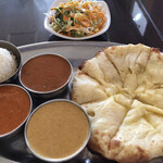 Indiain Dinning & Bar SATHI - サティセット(カレー3種、ナン&ライス