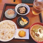 mass かまどのある家 酒をよぶ食卓 - 玄米定食