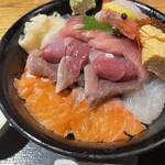 魚の三是 - 上海鮮丼（アップ②）