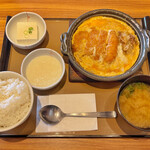 やよい軒 - ミックスとじ定食＋とろろ。
      初期ご飯大盛。