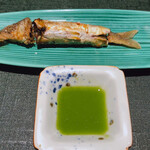 菅井 - ♦︎岐阜県長良川(ながらがわ)の鮎
      鬼灯は中だけ。鮎は鵜飼いではなく釣り。