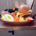 スター ネスト カフェ - 所沢牛チーズバーガー　ベーコン　エッググリル