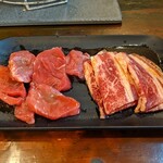 Shichirin Yakiniku An An - 牛カルビ・ロースセットの肉