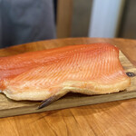 レストラン ナズ - スペシャリテの熟成スモークサーモン