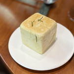 レストラン ナズ - じゃがいもとローズマリーのフォカッチャ