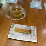 レストラン ナズ - 小麦粉を使わないヘーゼルナッツのケーキ