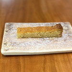 レストラン ナズ - 小麦粉を使わないヘーゼルナッツのケーキ