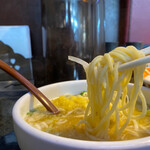 大ラーメン福籠 - 中太麺がゆず汁にマッチして、うまっ❣️