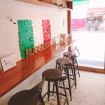 RUGGERI - 席は店内8席。