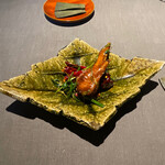 茶禅華 - 四川鶏翅～中に枝豆を忍ばせた手羽先の四川香り炒め　長ネギ、パクチー～パンチの強い唐辛子と山椒の辛味と痺れが特徴