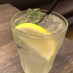 カンピオーネ - 瀬戸内レモンスカッシュ　200円（添えられているミントのくたびれていて残念）