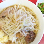 ラーメン二郎 - ラーメン半分＋ニンニク多め＋青ネギ