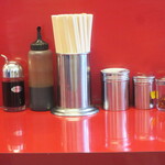 ラーメン二郎 - 卓上調味料