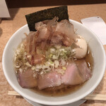 Ichimentenni Tsuuzu - 「カツヲ」（720圓）、「麺大盛り」（100圓）、「煮玉子」（100圓）、「ねぎ」（50圓）。
