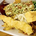 丸亀製麺 - ３種の天ぷらと定番おかずのうどん弁当