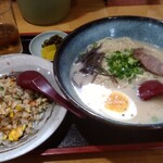 らーめんやな川 - ラーメン＋半チャン￥800