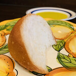 Antica osteria BACIO - 自家製パン+オリーブオイル