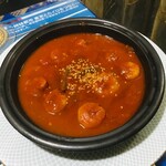 ネフェルティティ東京 - ガンバリ・イスカンダラーニ（エビのトマト煮込み）:アラブ語でエビが「ガンバリ」