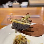 f - 鮎と西瓜の取合わせ、ピンと来ないかもですが鮎は香魚で、然も西瓜の様な香りがするので、寄せたのかも知れないと勝手に解釈しました！