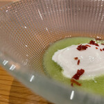 f - 最後がコレまた凄過ぎましたよ！マスクメロンにグラッパ(イタリア特産の蒸留酒)を練り込んだ大人のアイスに生ハムのチップが散りばめられており、所謂生ハムメロンです！笑笑　然も本家生ハムメロンより美味い！