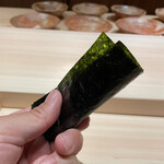 くるますし - 地物赤海老昆布締め手巻き(シャリ切りたて)