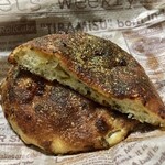 パンやきどころ RIKI - 九条ねぎとレッドチェダーのポテトガレット ごま油の香りと ¥270