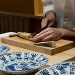 くるますし - 真魚鰹を切る