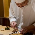 くるますし - 雲丹を軍艦に載せる