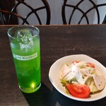 ベトナムダイニング ジャディン - ミニサラダと青りんごジュース