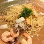 モッチモパスタ - 新鮮魚介類のバター醤油あおさ風味