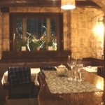 自然派レストラン TERRA - コジンマリとしていますが、オサレな落ち着いた店内