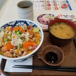 Maguro Ichiba - 丼とあさり味噌汁。