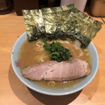 家系ラーメン 貫徹家 - ラーメン　750円