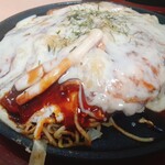 Honkaku Hiroshima Okonomiyaki Goroxu Chan - 肉玉ミックス　チーズ盛盛
