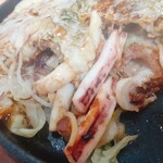 Honkaku Hiroshima Okonomiyaki Goroxu Chan - 肉玉ミックス　イカたっぷり
