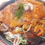 Honkaku Hiroshima Okonomiyaki Goroxu Chan - 肉玉ミックス(豚、海老、イカ)