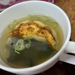 桜台の餃子家 - 餃子ドボン。スープは薄味ですが餃子の下味がしっかりしているので美味