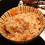 日本料理　百屋 - おかわりした御飯（おこげ入り）