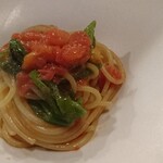 cenci - 追加のトマトパスタ。前回と同じく太めの乾麺にトマト。でも、万願寺唐辛子が入ったので違う味わい。さすがです。