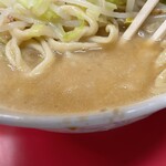 ラーメン二郎 - 【再訪】スープ(厨房が坊主メガネ君の時はかなり乳化)