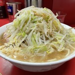 ラーメン二郎 - 【再訪】ラーメン硬め(野菜,ニンニク,カラメ)