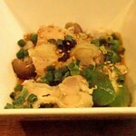 異彩中国菜館湖宮 - 蒸し鶏とオクラとしめじの辛味ダレ和え