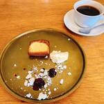 MAISON INCO - デザートとホットコーヒー