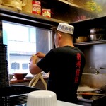 蘭州拉麺店 火焔山 - クルクル巻いて、