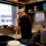 蘭州拉麺店 火焔山 - 徐々に細くなり、