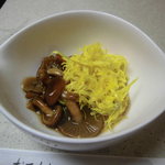番屋 - お通し　食用菊となめこ