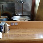 ラーメン そら - 中華鍋で麺茹でますね～